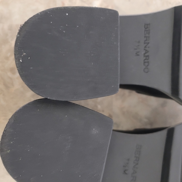 Bernardo 7.5 Black Leather Selma Lug Sole Platform Heeled Loafer Academia - Picture 9 of 10